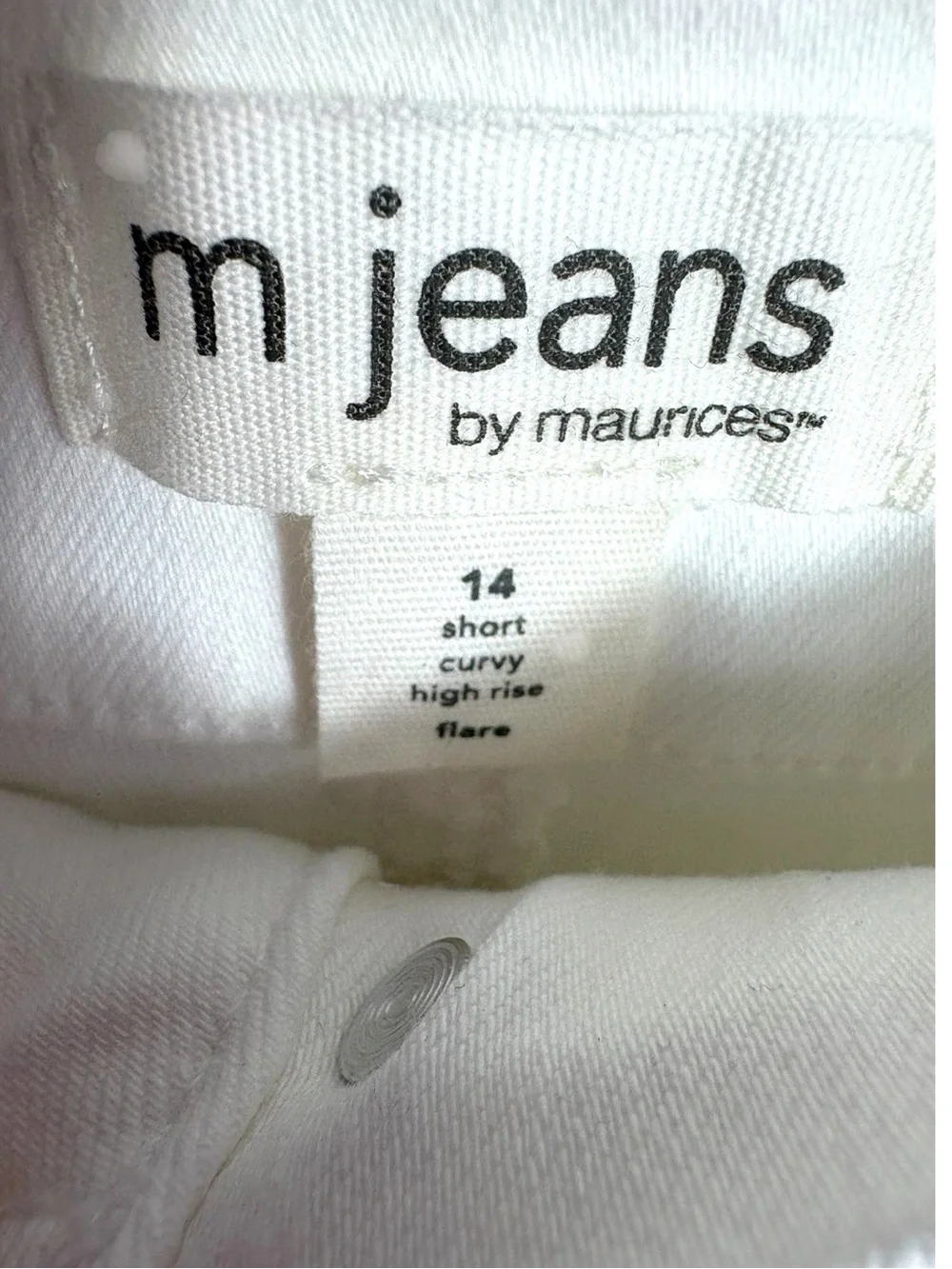 m jeans by MAURICES High Waisted Flare Jeans in White Size 14 SHORT — GORGEOUS!!